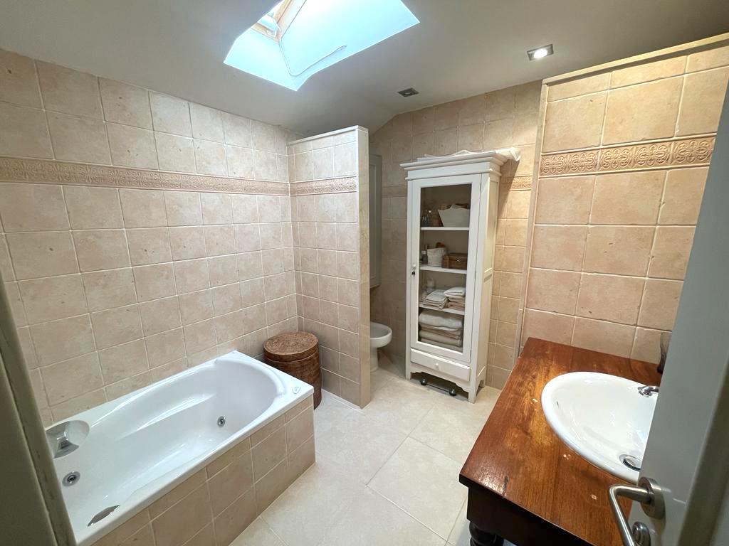 Bonito ático dúplex con vistas al mar en venta en Denia