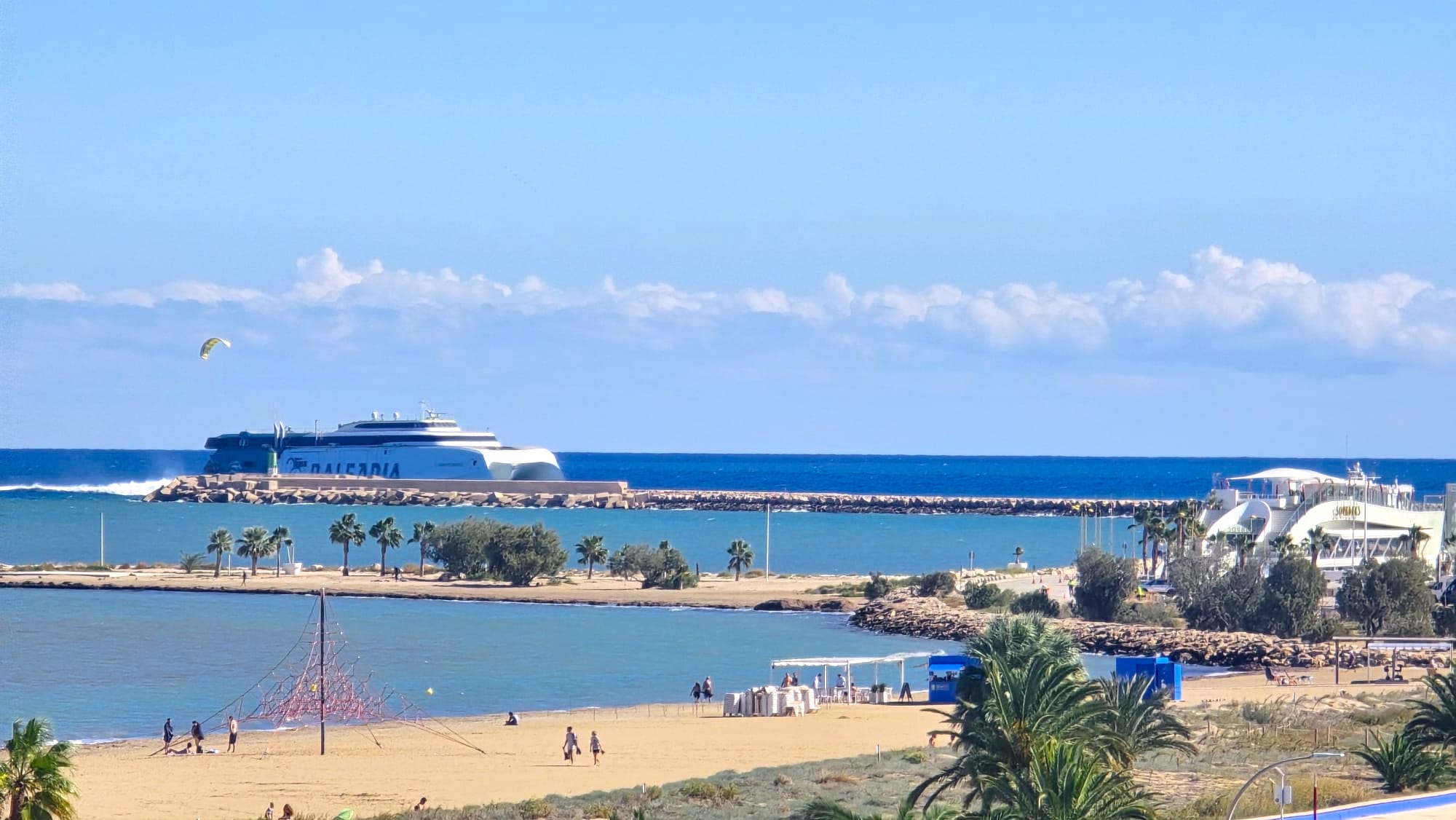 Bonito ático dúplex con vistas al mar en venta en Denia