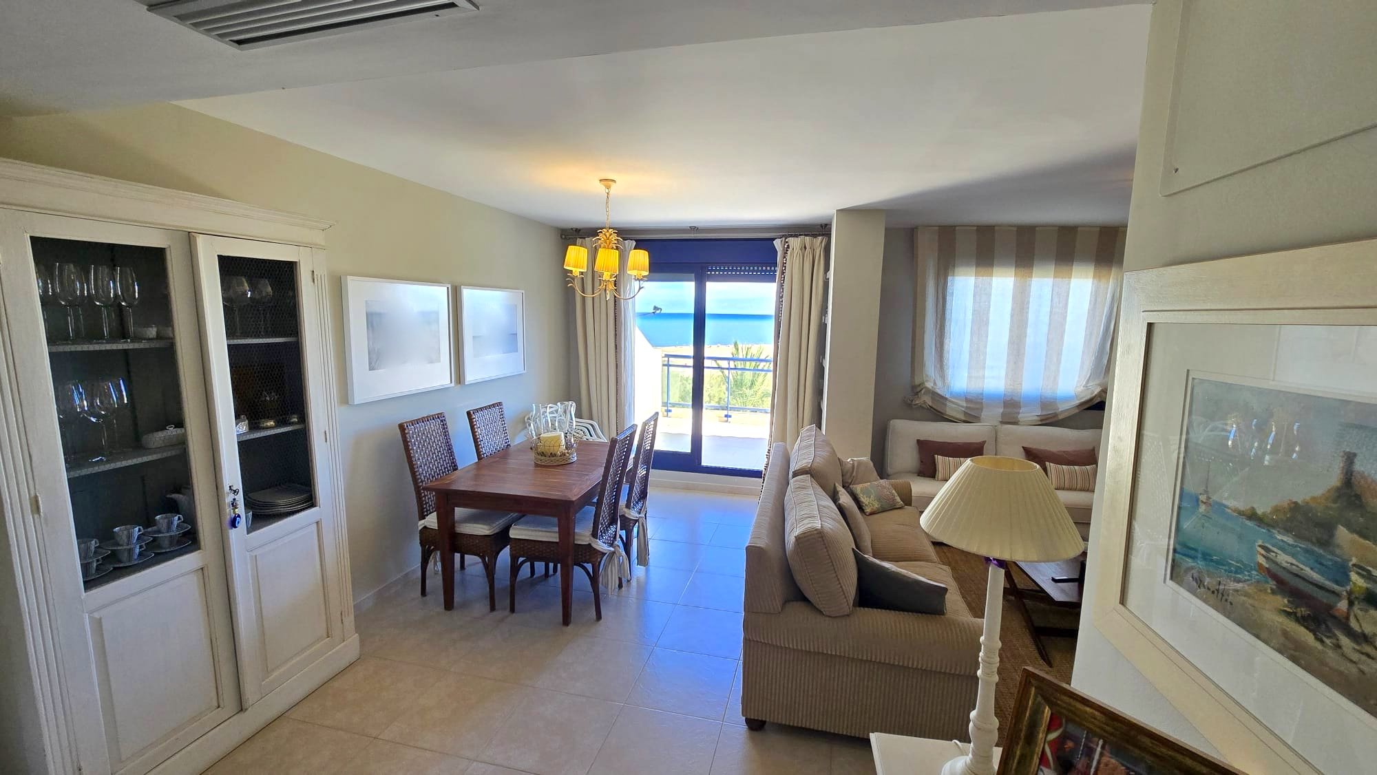 Bonito ático dúplex con vistas al mar en venta en Denia
