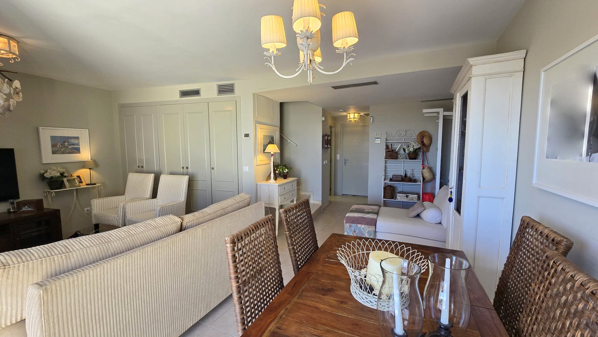 Bonito ático dúplex con vistas al mar en venta en Denia