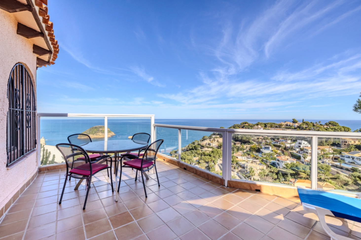 Villa en venta en Jávea con impresionantes vistas al mar.