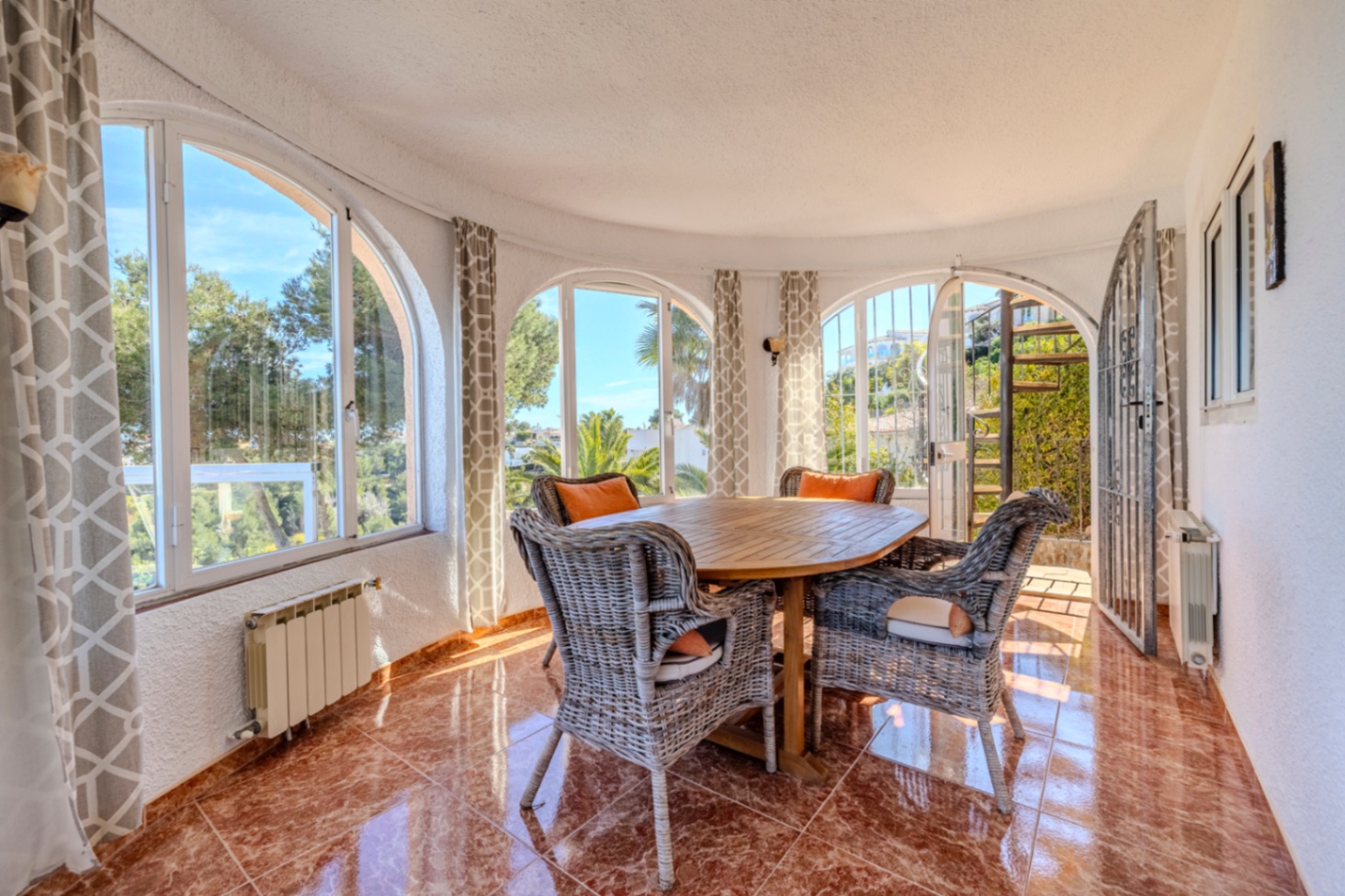 Villa en venta en Jávea con impresionantes vistas al mar.