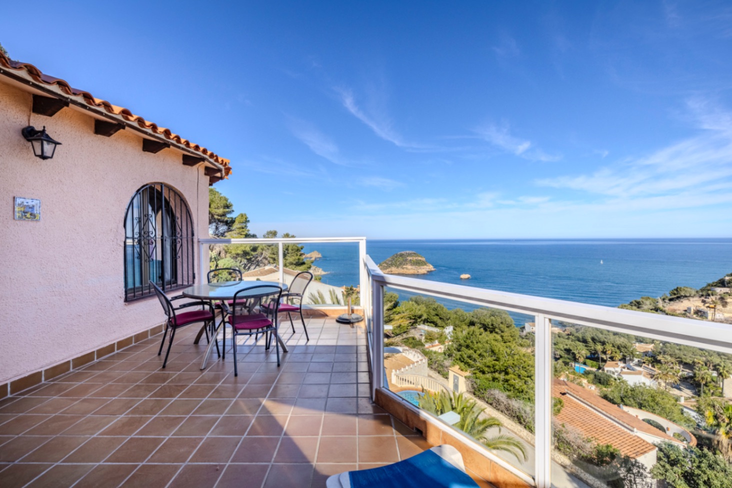 Villa en venta en Jávea con impresionantes vistas al mar.