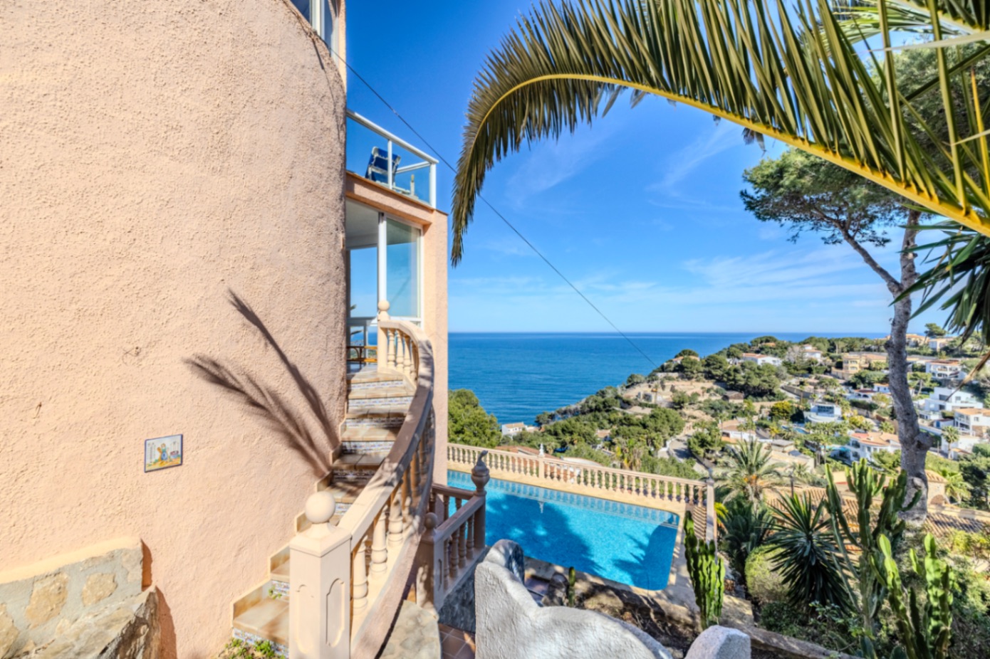 Villa en venta en Jávea con impresionantes vistas al mar.