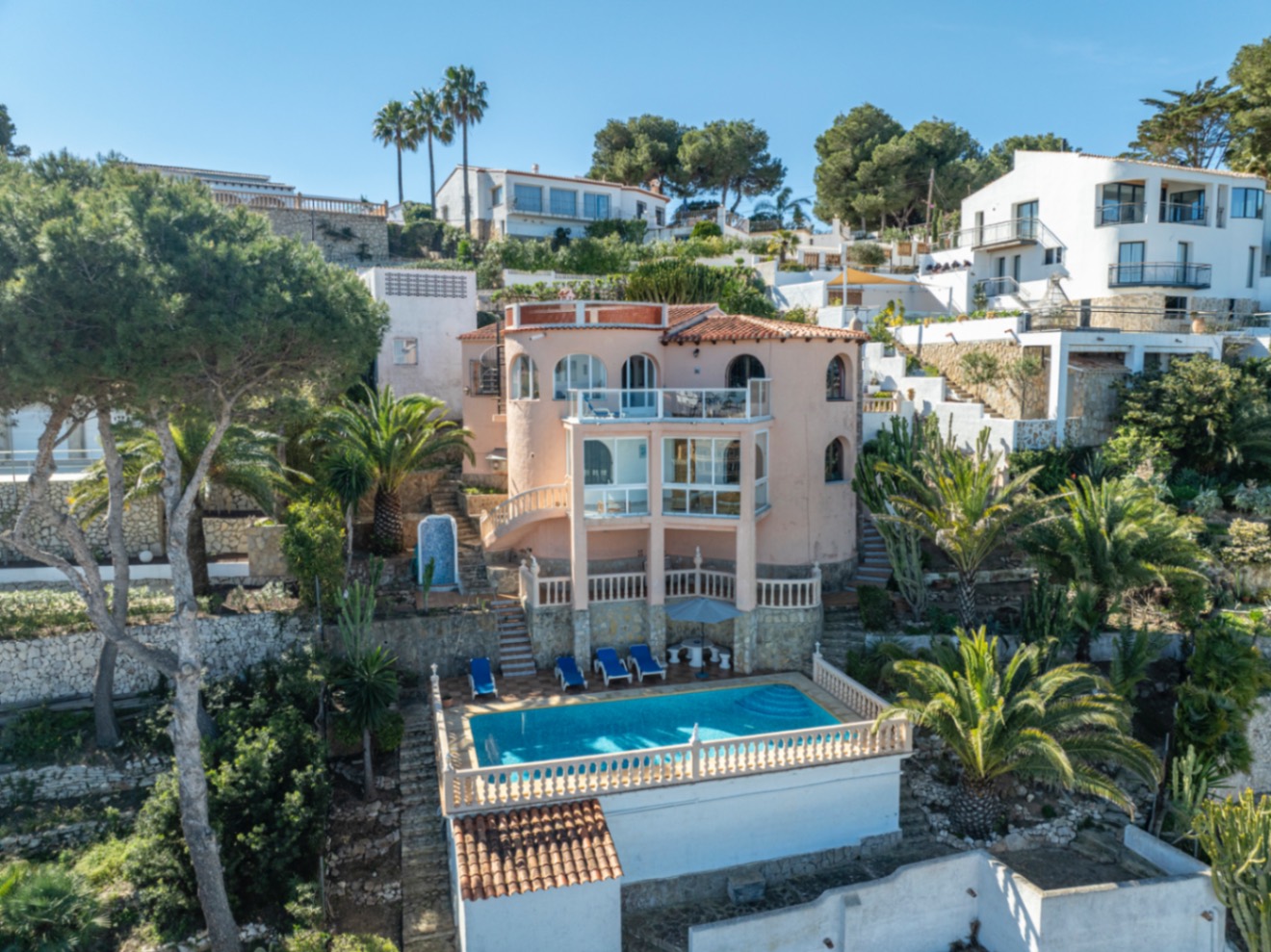 Villa en venta en Jávea con impresionantes vistas al mar.