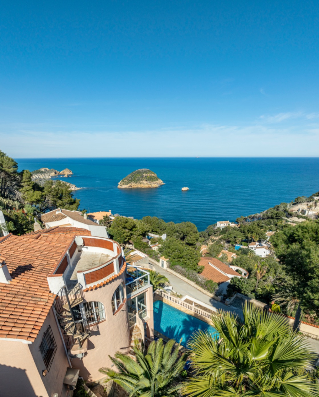 Villa en venta en Jávea con impresionantes vistas al mar.