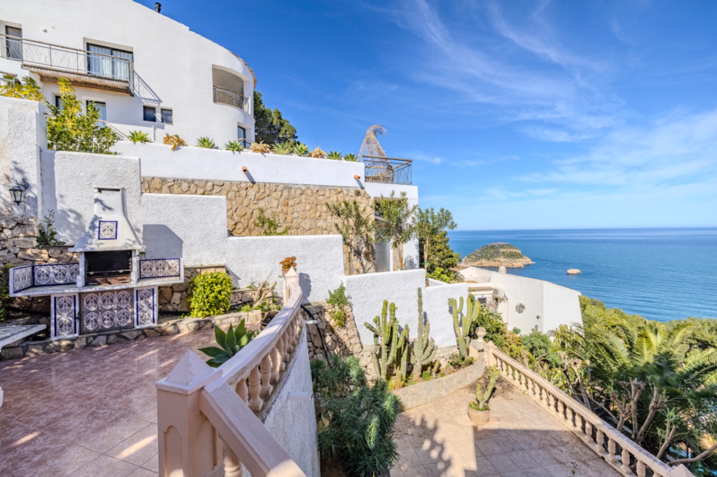 Villa en venta en Jávea con impresionantes vistas al mar.