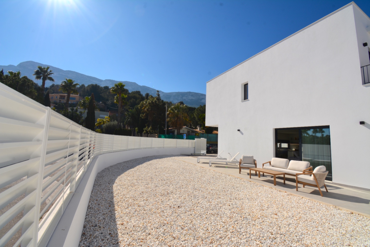 Preciosa villa moderna en venta en Denia