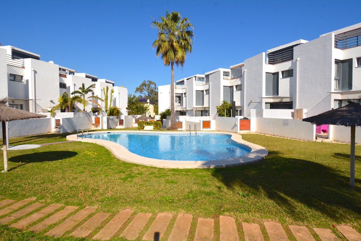 Bonito adosado en venta en Denia, zona La Pedrera.