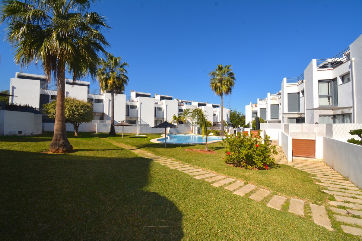 Bonito adosado en venta en Denia, zona La Pedrera.