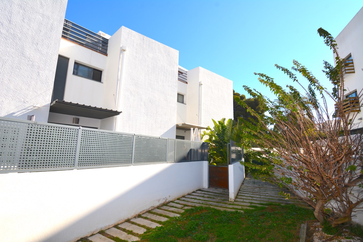 Bonito adosado en venta en Denia, zona La Pedrera.