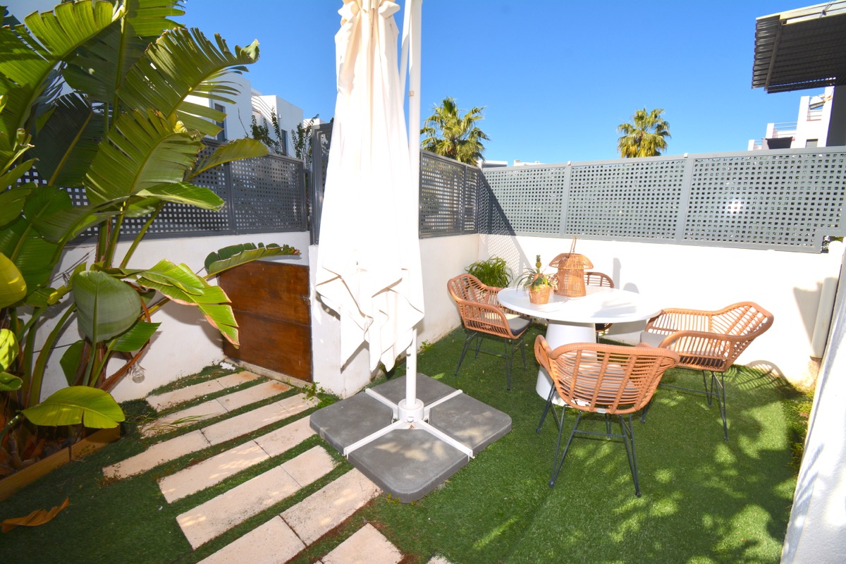 Bonito adosado en venta en Denia, zona La Pedrera.