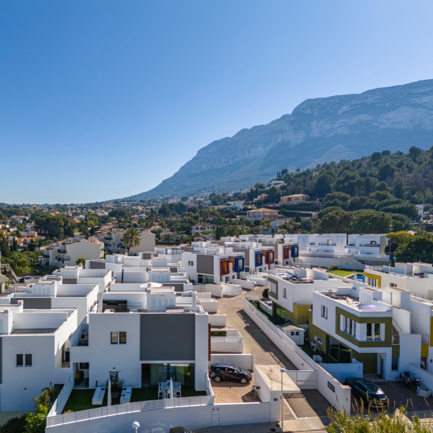 Vivienda contemporánea de lujo con una espectacular terraza en la azotea y a escasos pasos del centro de Dénia