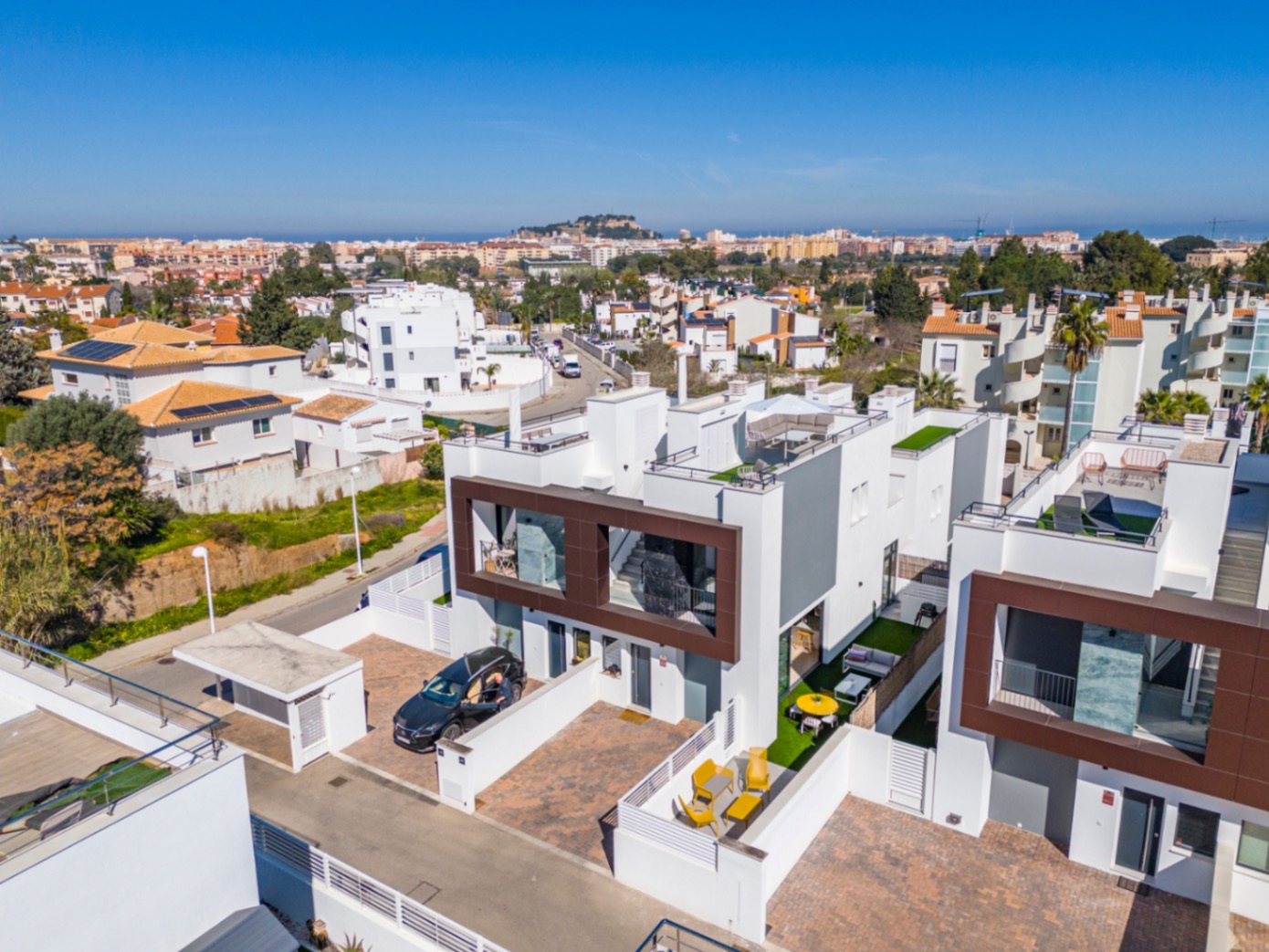 Vivienda contemporánea de lujo con una espectacular terraza en la azotea y a escasos pasos del centro de Dénia