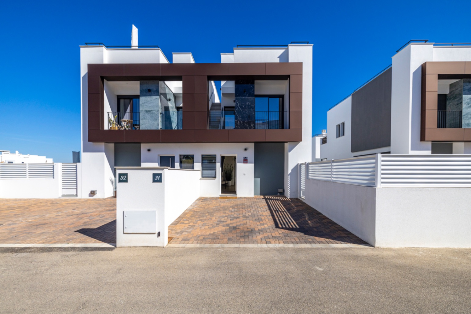 Vivienda contemporánea de lujo con una espectacular terraza en la azotea y a escasos pasos del centro de Dénia