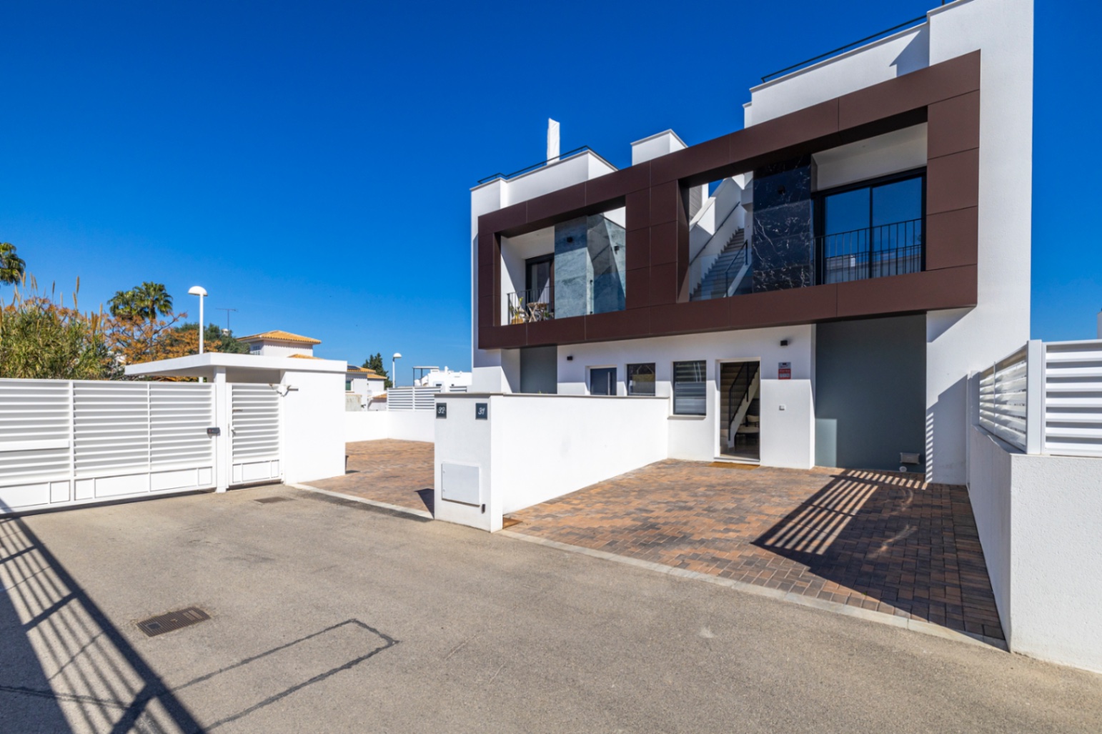Vivienda contemporánea de lujo con una espectacular terraza en la azotea y a escasos pasos del centro de Dénia