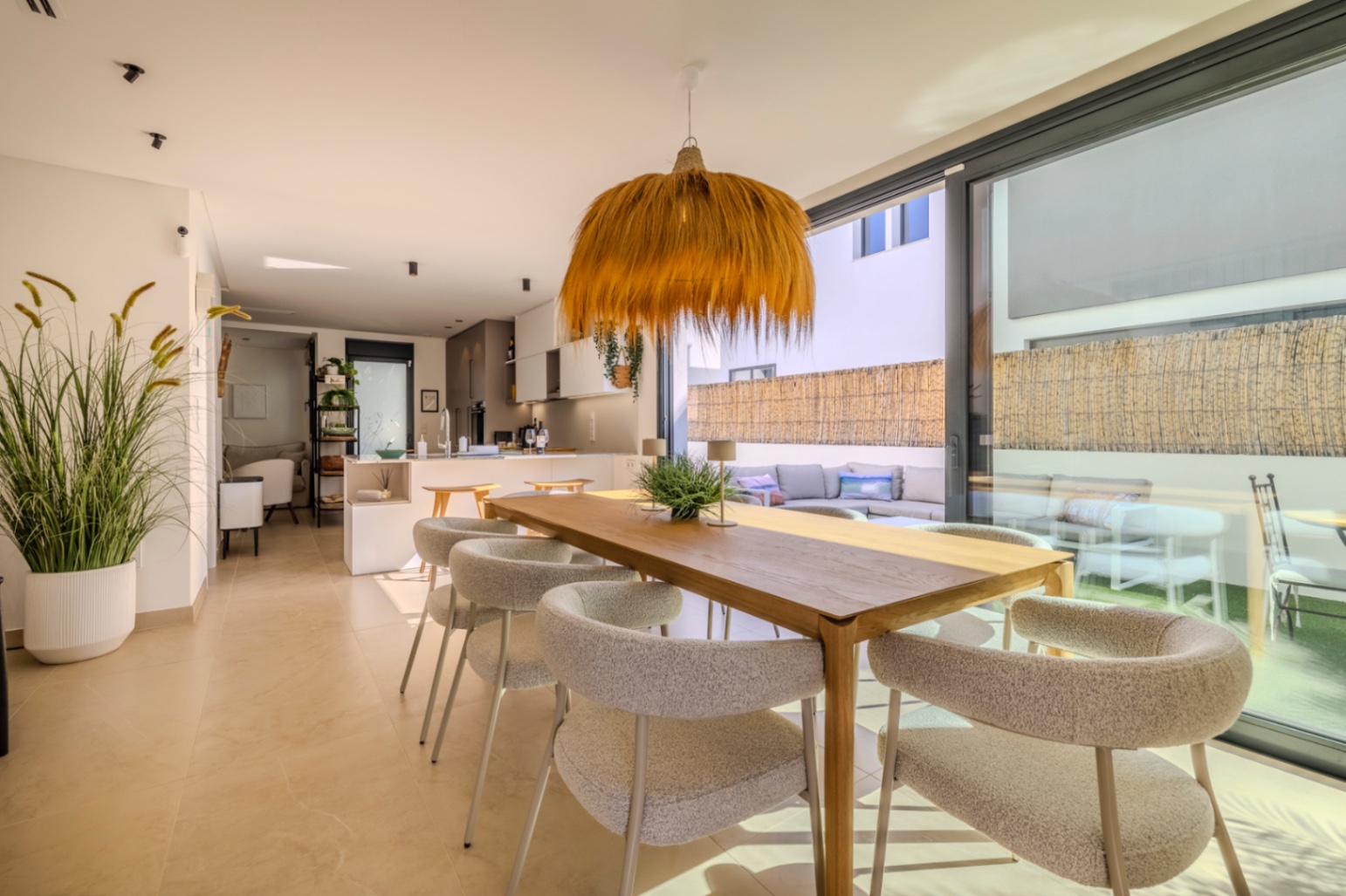 Vivienda contemporánea de lujo con una espectacular terraza en la azotea y a escasos pasos del centro de Dénia