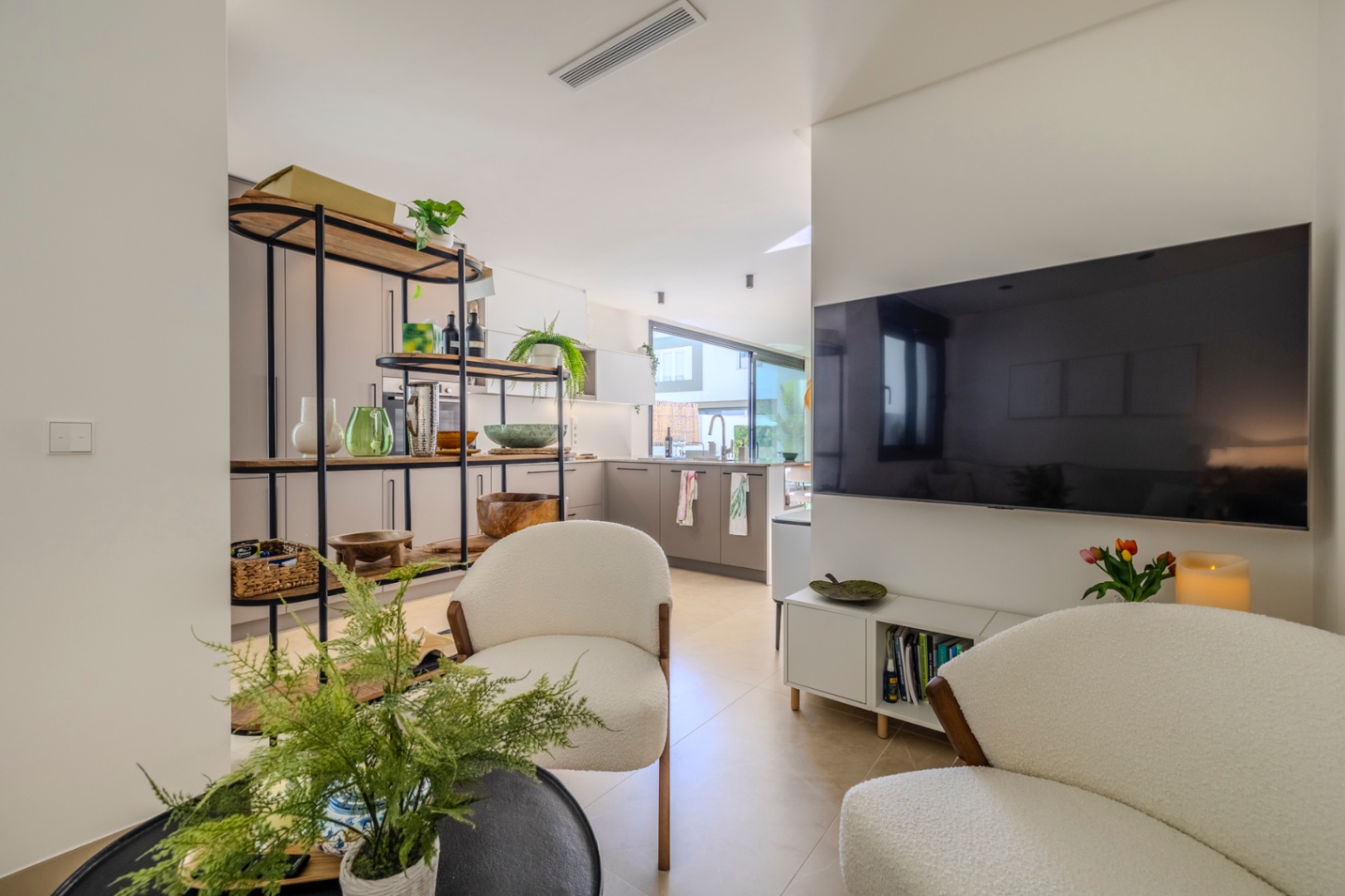 Vivienda contemporánea de lujo con una espectacular terraza en la azotea y a escasos pasos del centro de Dénia