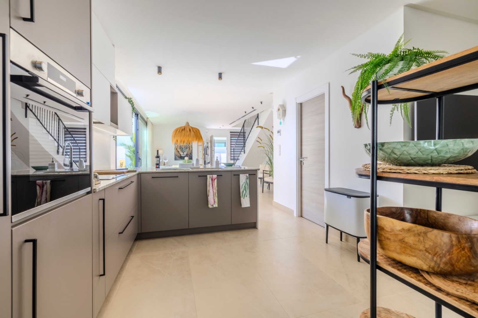 Vivienda contemporánea de lujo con una espectacular terraza en la azotea y a escasos pasos del centro de Dénia