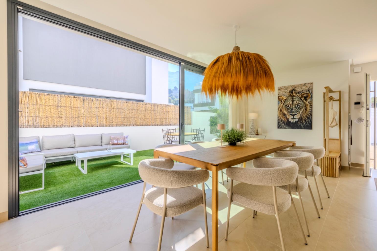 Vivienda contemporánea de lujo con una espectacular terraza en la azotea y a escasos pasos del centro de Dénia