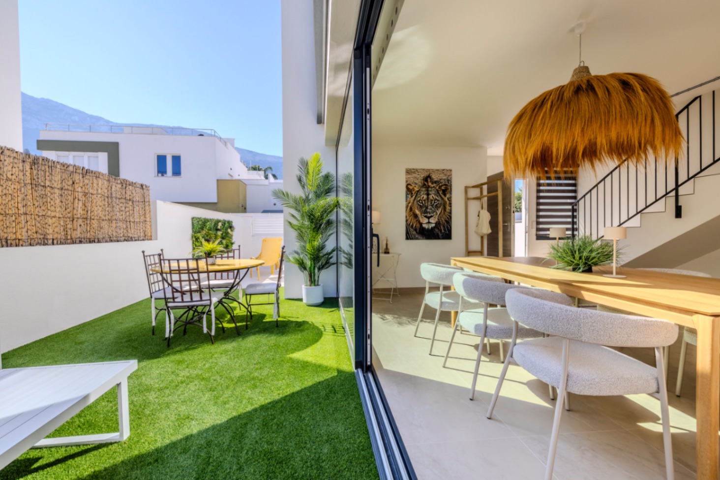 Vivienda contemporánea de lujo con una espectacular terraza en la azotea y a escasos pasos del centro de Dénia