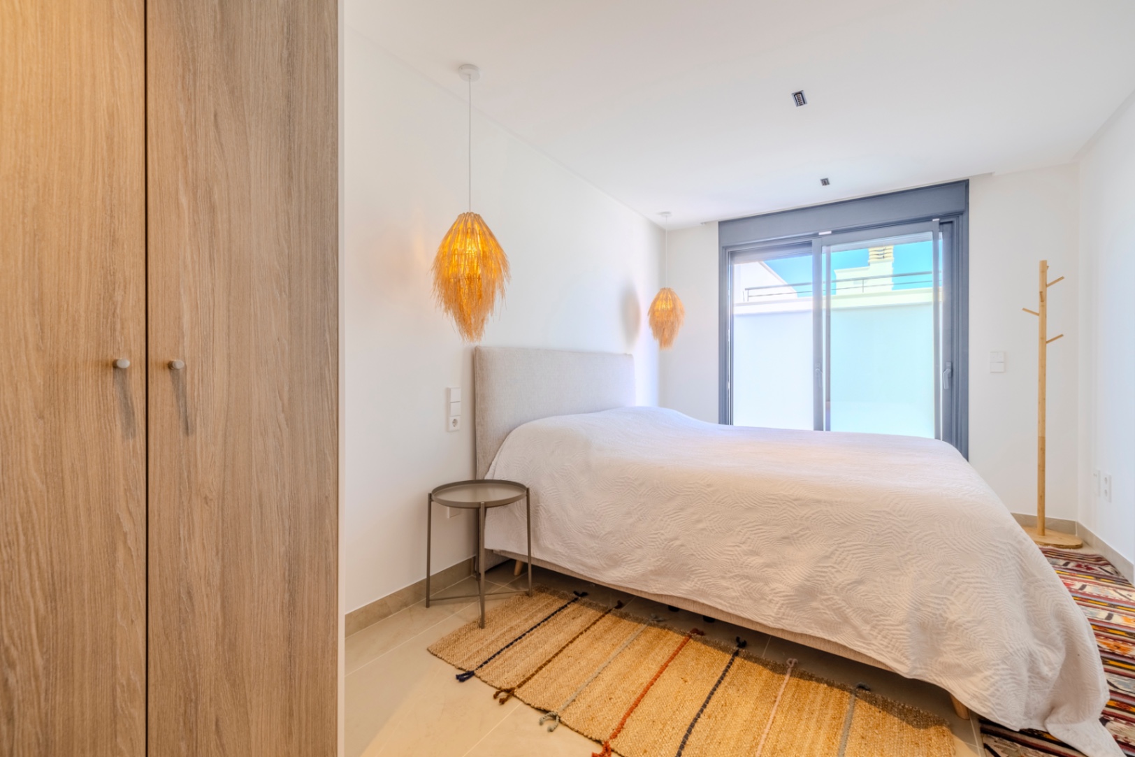 Vivienda contemporánea de lujo con una espectacular terraza en la azotea y a escasos pasos del centro de Dénia