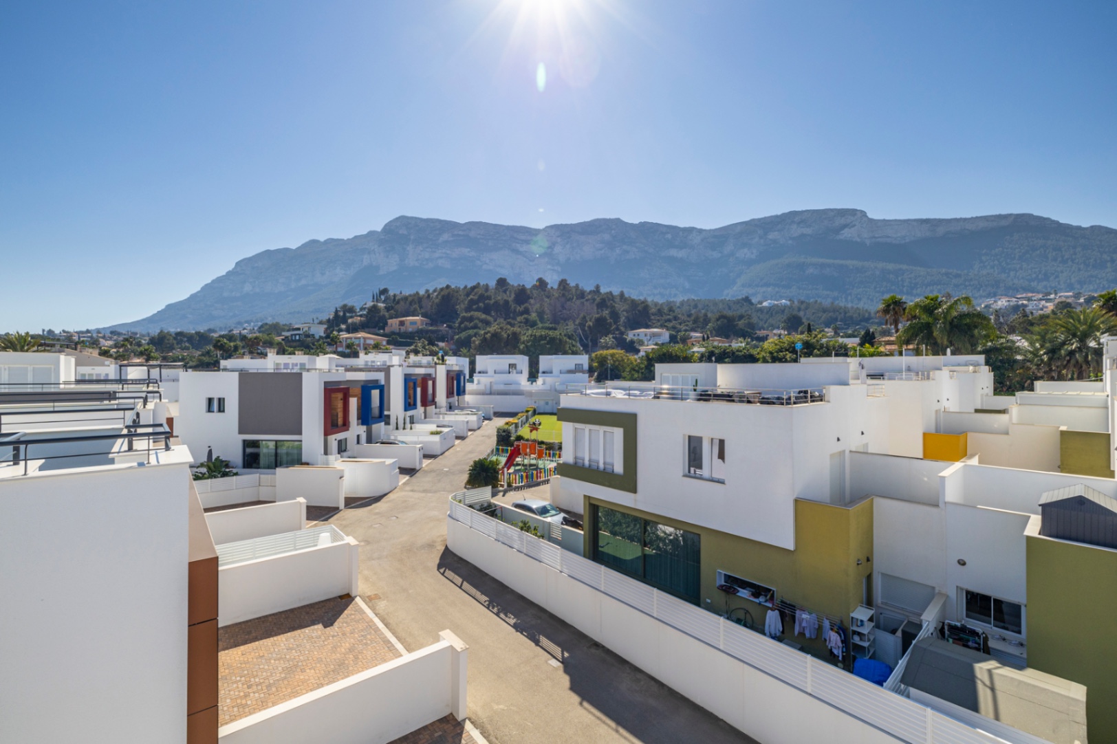 Vivienda contemporánea de lujo con una espectacular terraza en la azotea y a escasos pasos del centro de Dénia