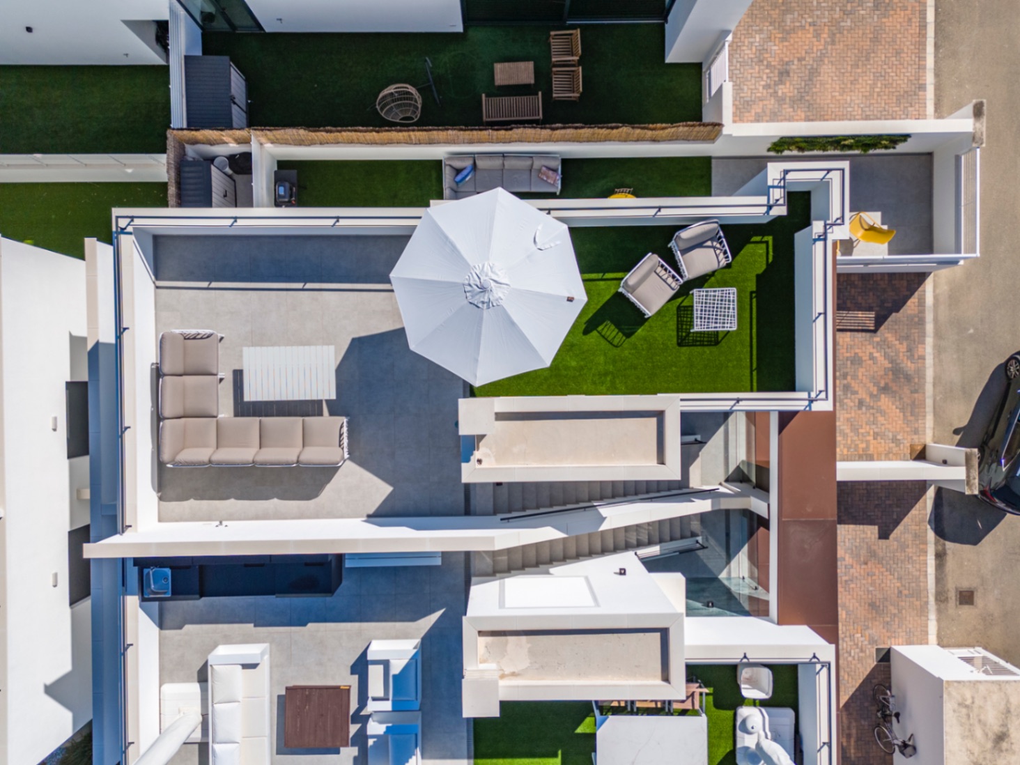 Vivienda contemporánea de lujo con una espectacular terraza en la azotea y a escasos pasos del centro de Dénia