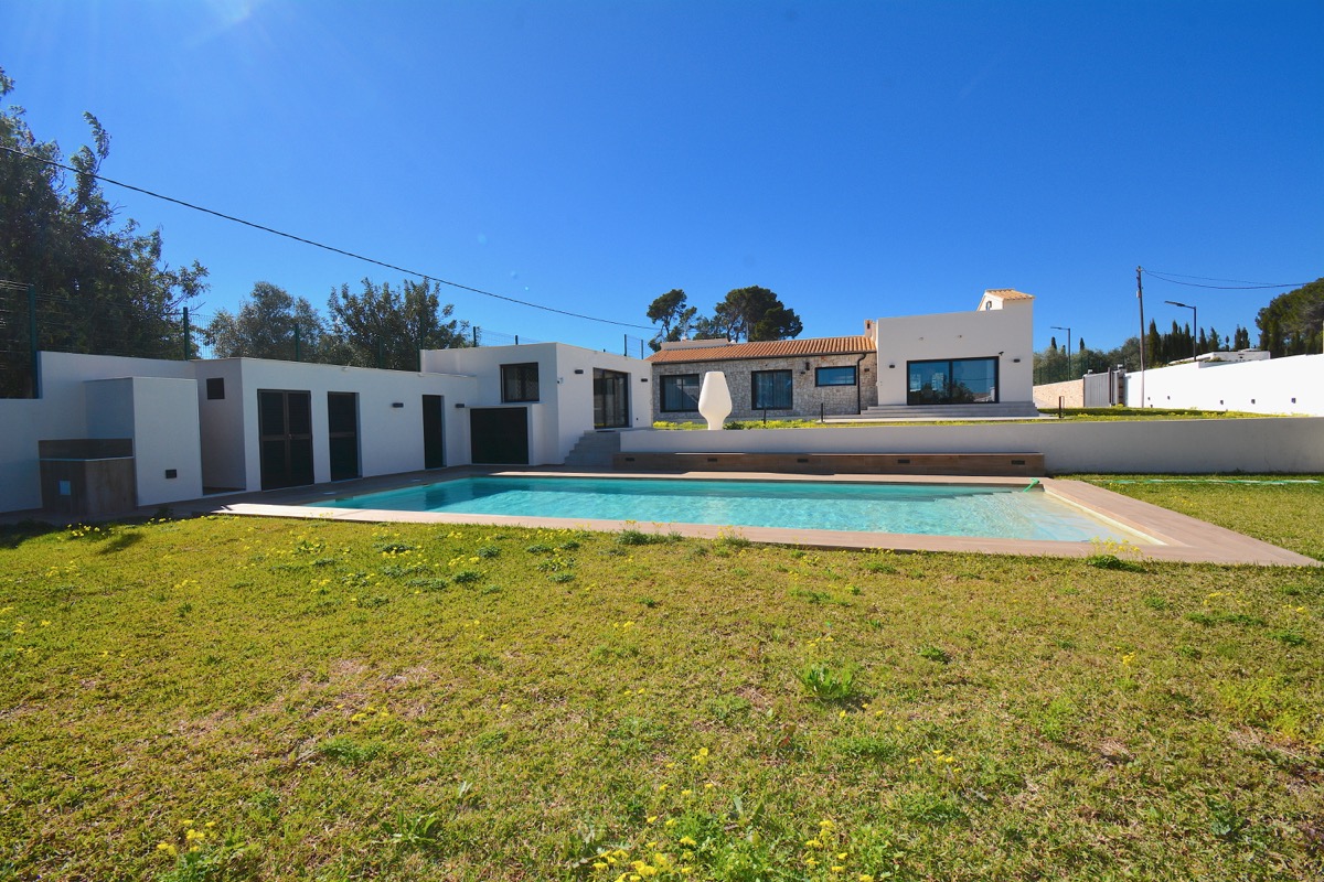 Espectacular finca de lujo con inmejorables calidades de construcción y vistas al mar.