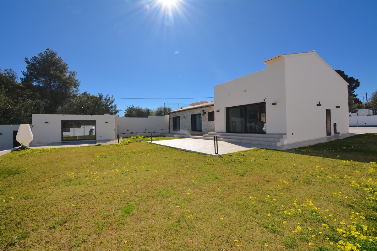 Espectacular finca de lujo con inmejorables calidades de construcción y vistas al mar.