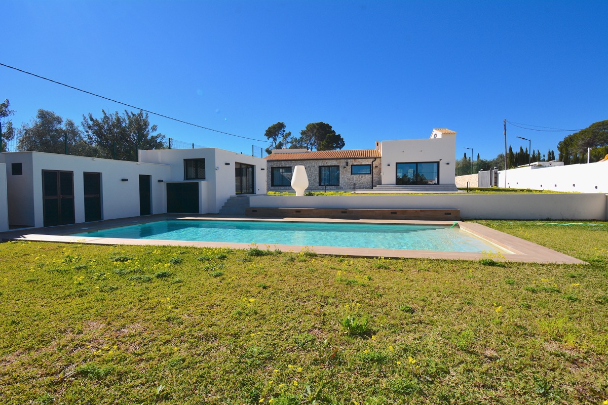 Espectacular finca de lujo con inmejorables calidades de construcción y vistas al mar.
