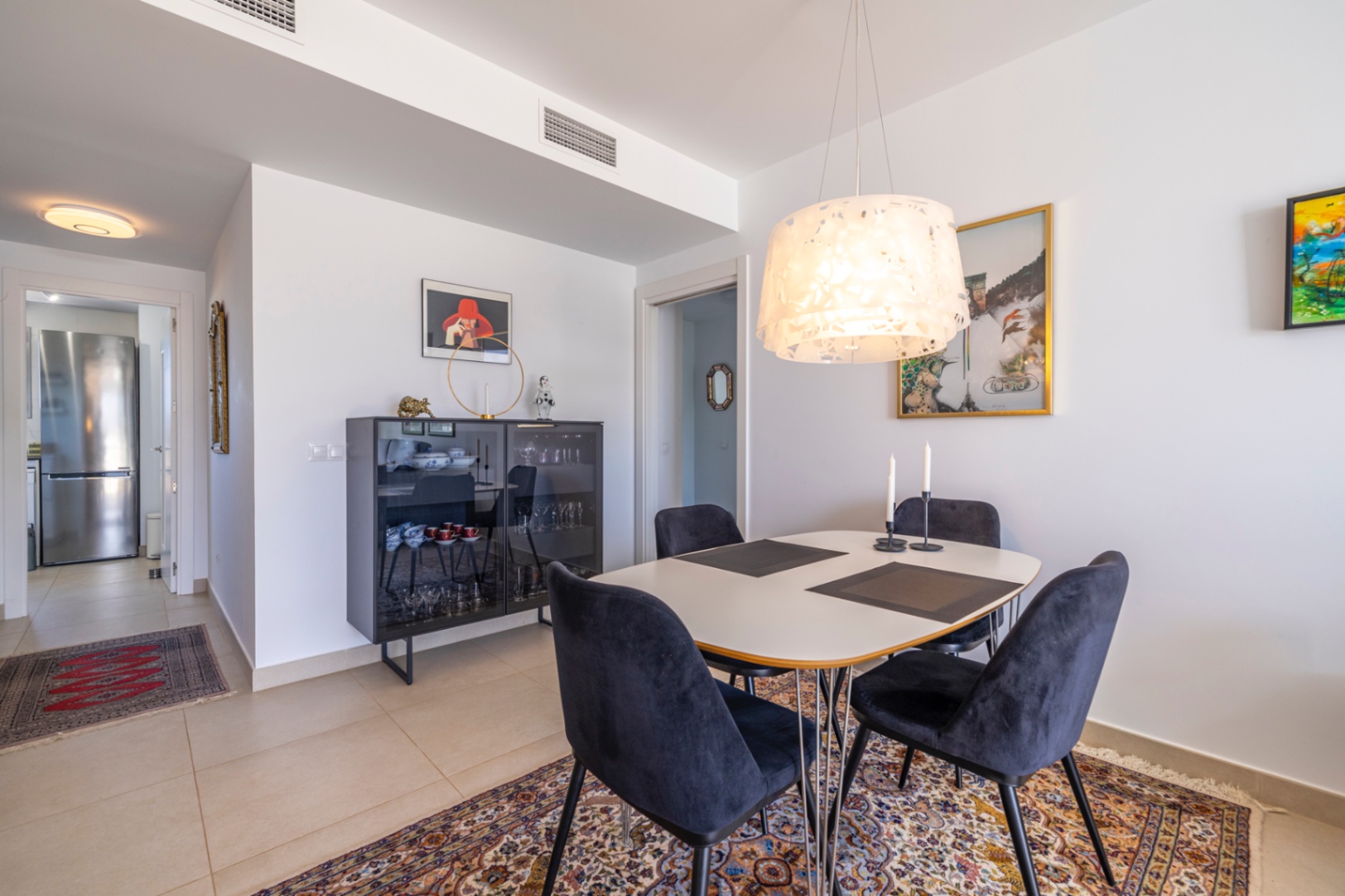 Exclusivo ático en venta en Denia con vistas impresionantes al mar y montaña.