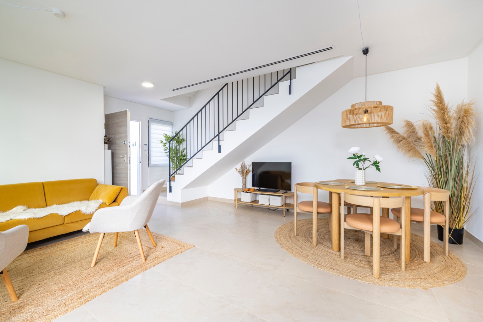 Espectacular chalet pareado en venta en Denia, a un paso del pueblo.