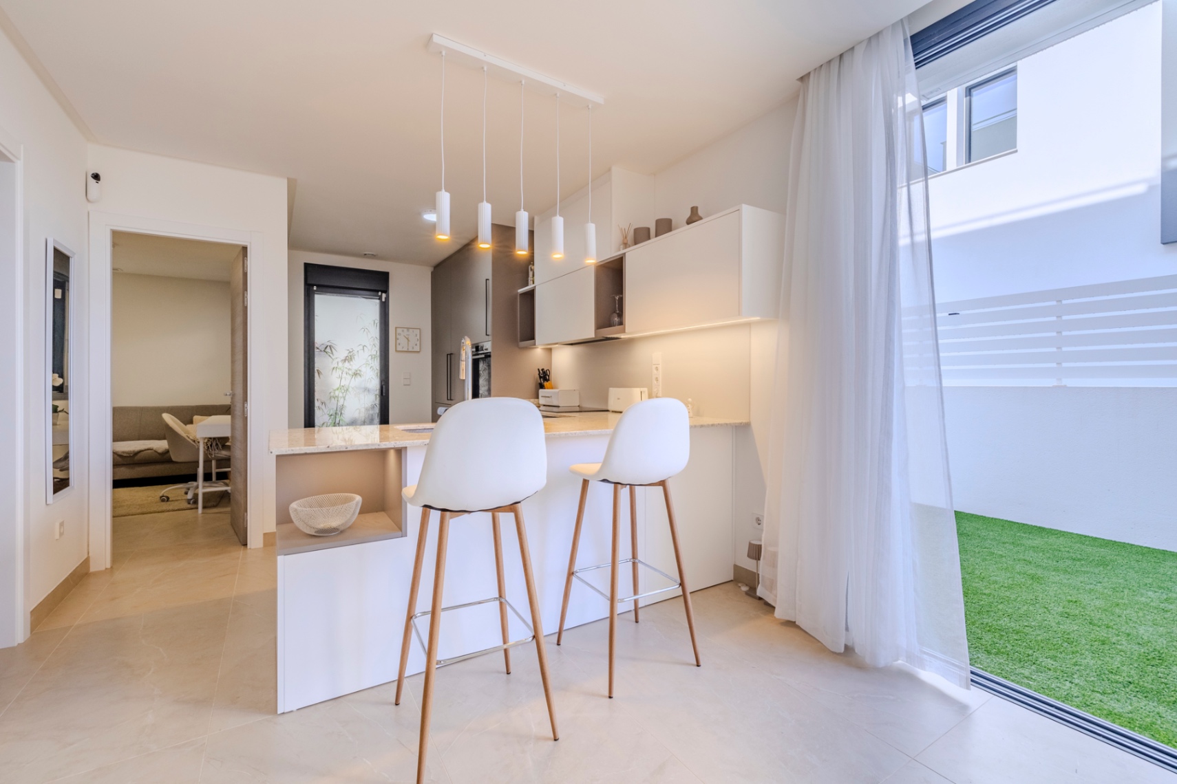 Espectacular chalet pareado en venta en Denia, a un paso del pueblo.