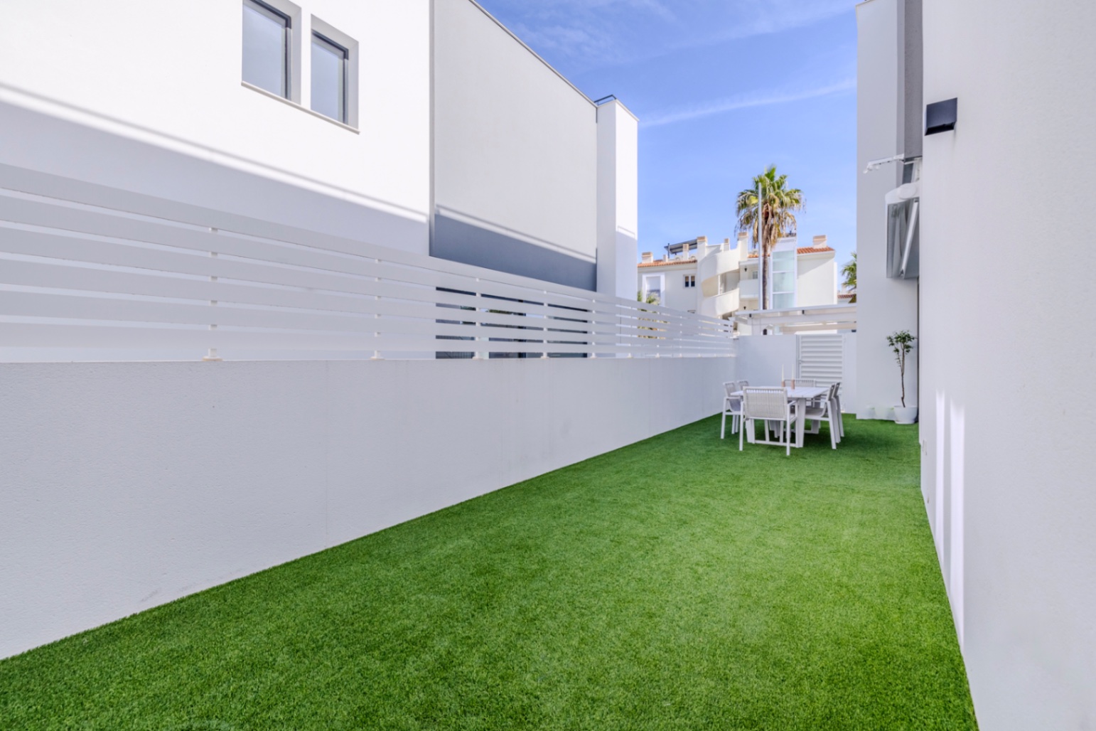 Espectacular chalet pareado en venta en Denia, a un paso del pueblo.