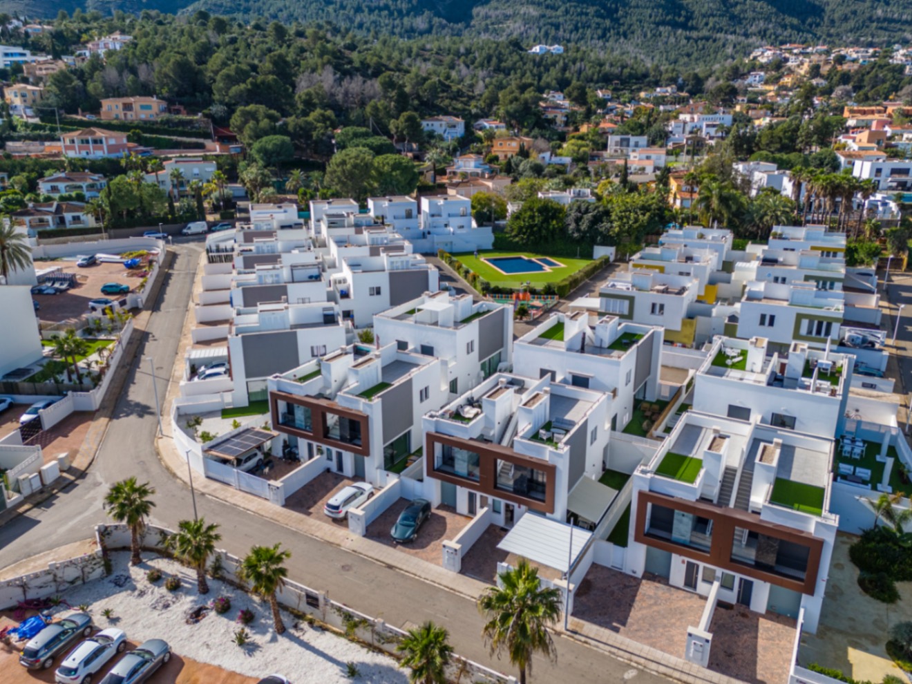 Espectacular chalet pareado en venta en Denia, a un paso del pueblo.