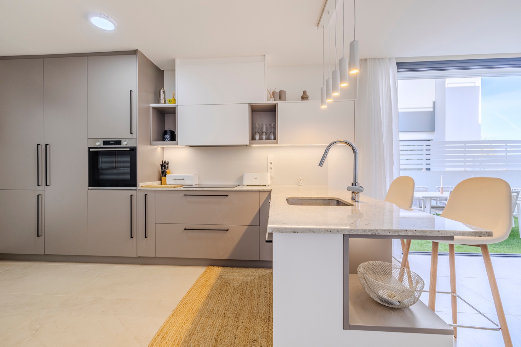 Espectacular chalet pareado en venta en Denia, a un paso del pueblo.