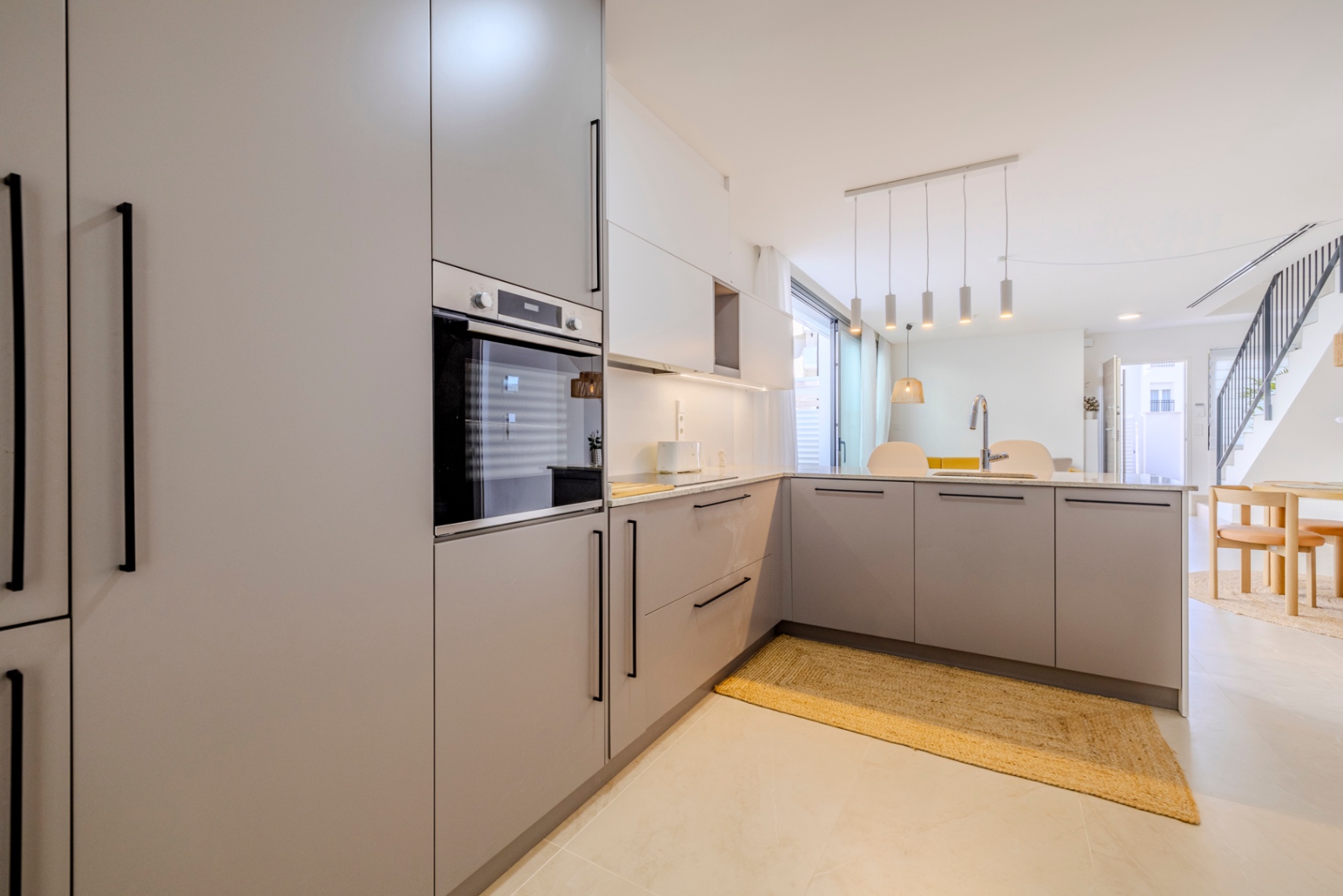 Espectacular chalet pareado en venta en Denia, a un paso del pueblo.