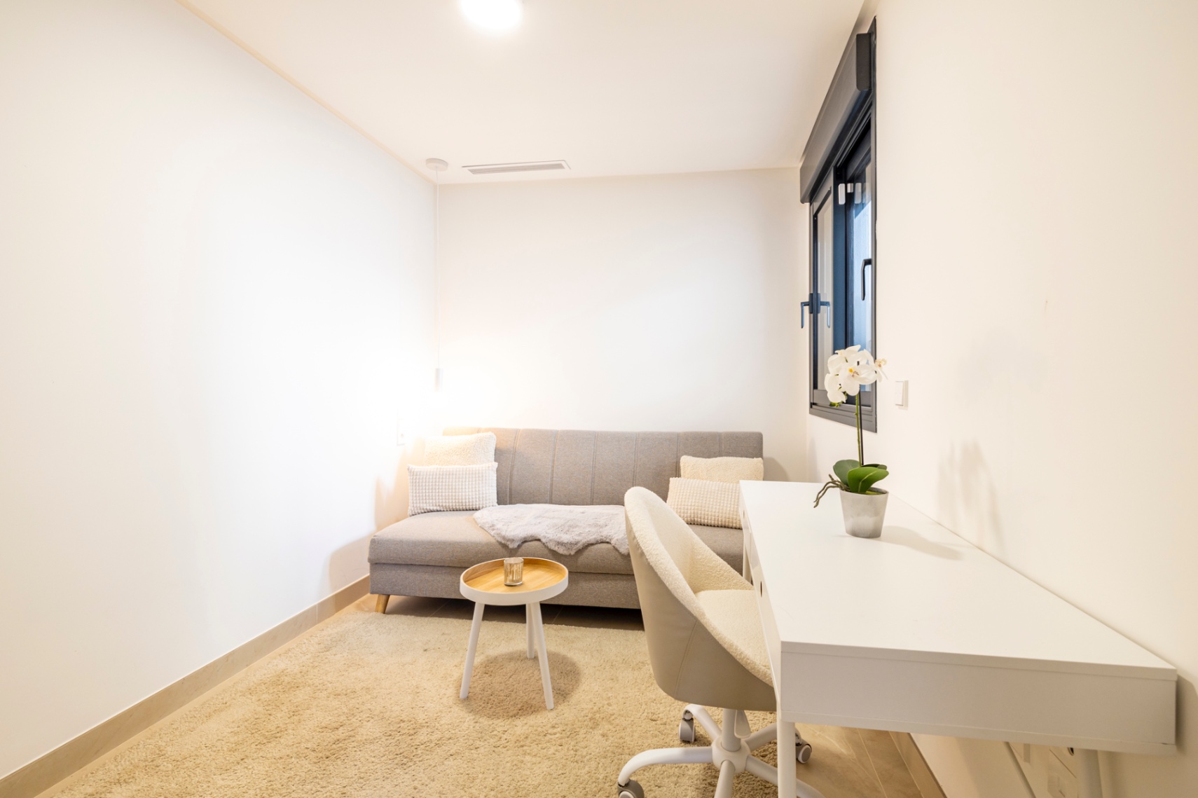 Espectacular chalet pareado en venta en Denia, a un paso del pueblo.