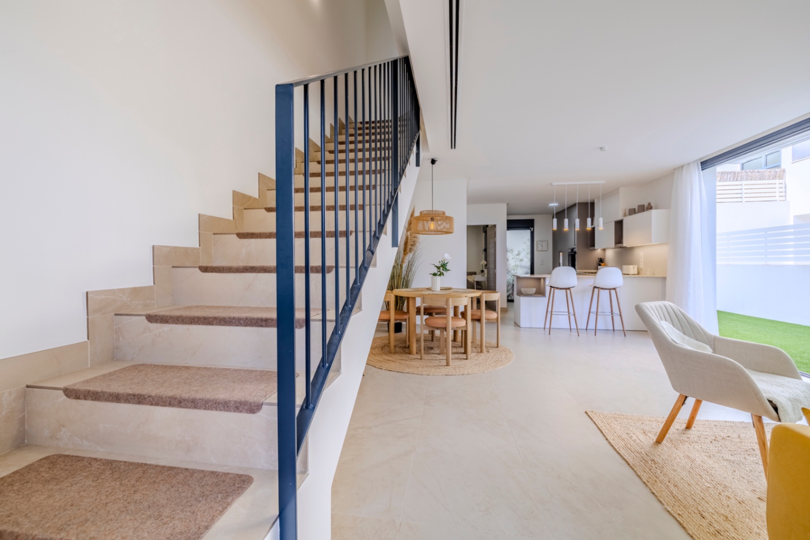 Espectacular chalet pareado en venta en Denia, a un paso del pueblo.