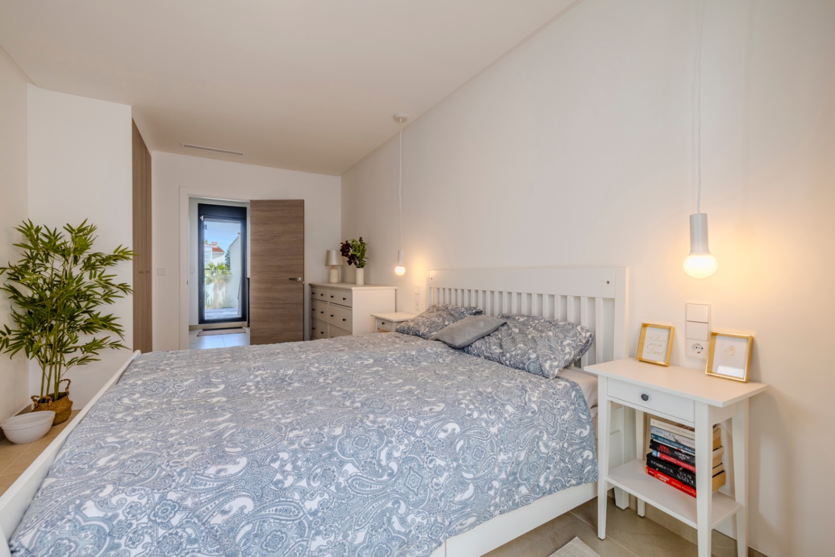 Espectacular chalet pareado en venta en Denia, a un paso del pueblo.