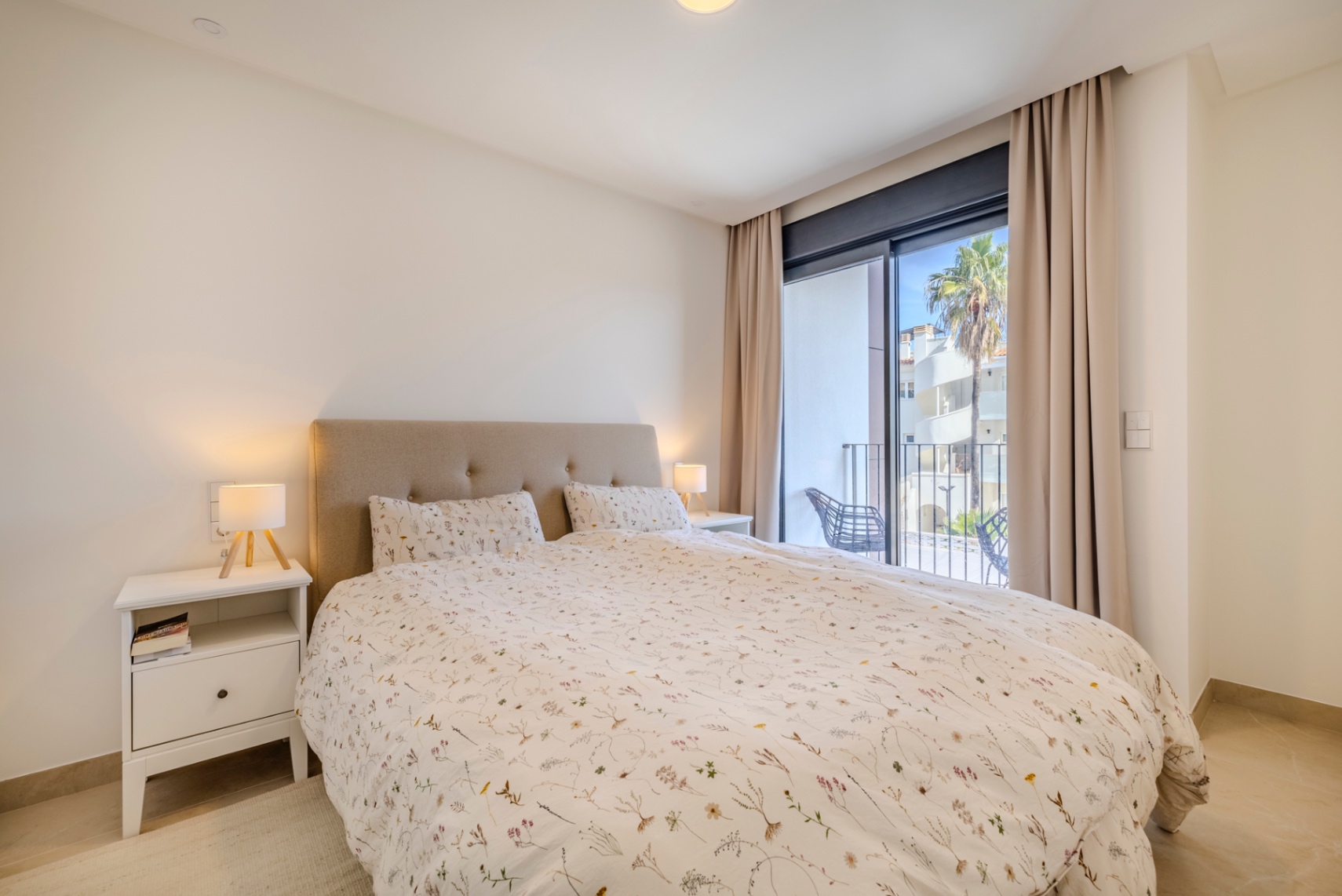 Espectacular chalet pareado en venta en Denia, a un paso del pueblo.