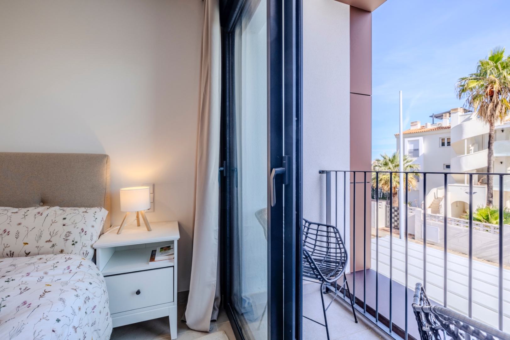 Espectacular chalet pareado en venta en Denia, a un paso del pueblo.