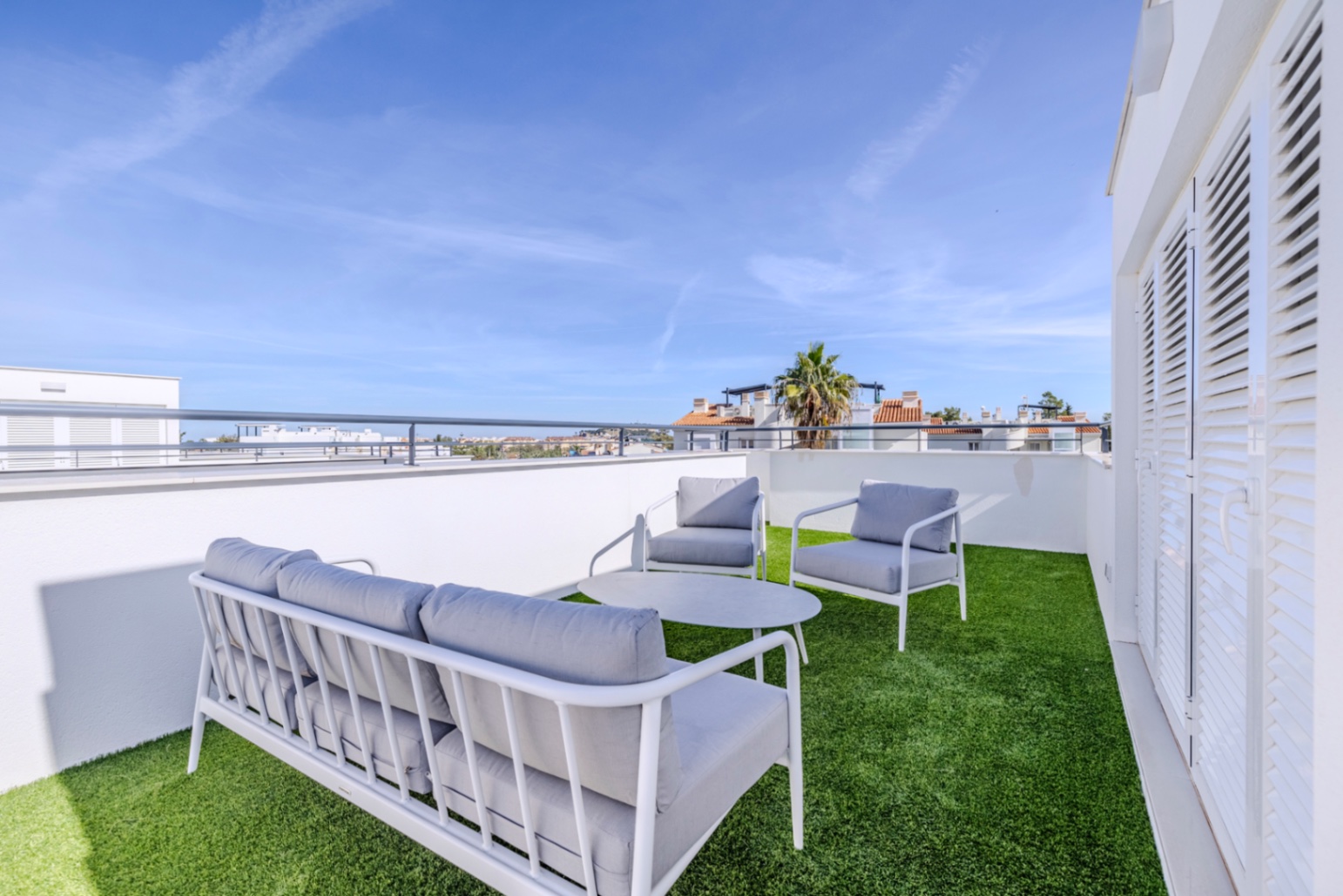 Espectacular chalet pareado en venta en Denia, a un paso del pueblo.