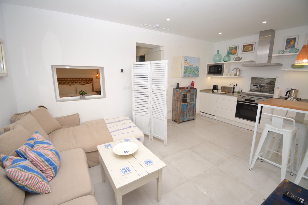 Reihenhaus zu verkaufen in Puerto de Jávea, 100 m vom Meer entfernt, renoviert.