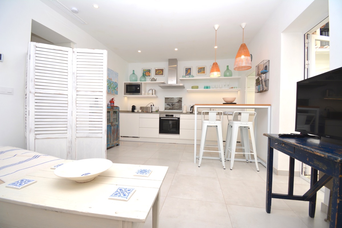 Reihenhaus zu verkaufen in Puerto de Jávea, 100 m vom Meer entfernt, renoviert.