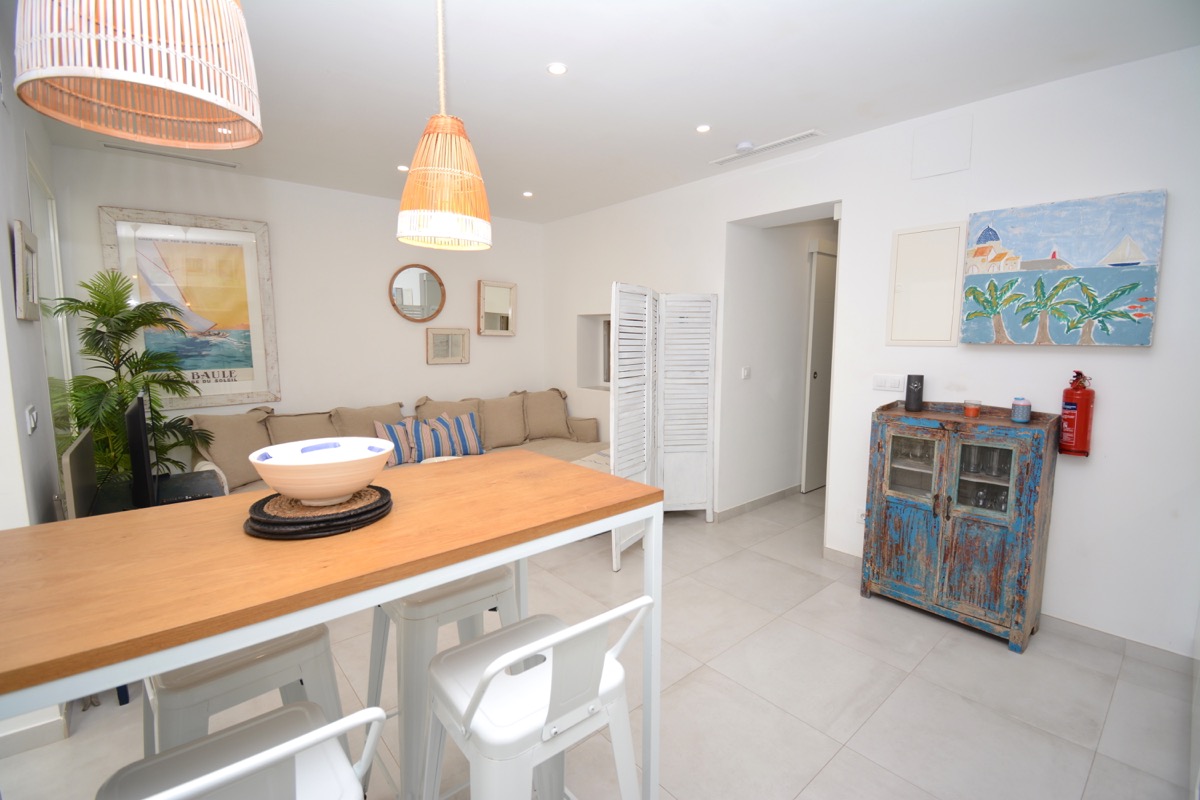 Reihenhaus zu verkaufen in Puerto de Jávea, 100 m vom Meer entfernt, renoviert.