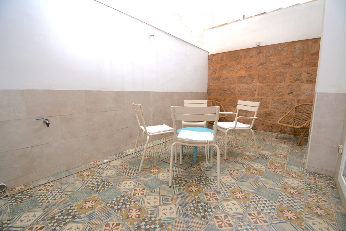 Reihenhaus zu verkaufen in Puerto de Jávea, 100 m vom Meer entfernt, renoviert.