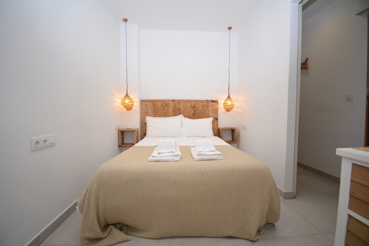 Reihenhaus zu verkaufen in Puerto de Jávea, 100 m vom Meer entfernt, renoviert.