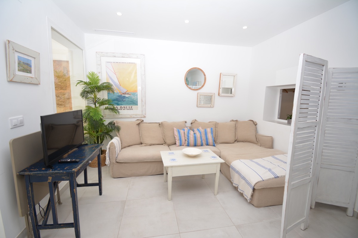 Reihenhaus zu verkaufen in Puerto de Jávea, 100 m vom Meer entfernt, renoviert.